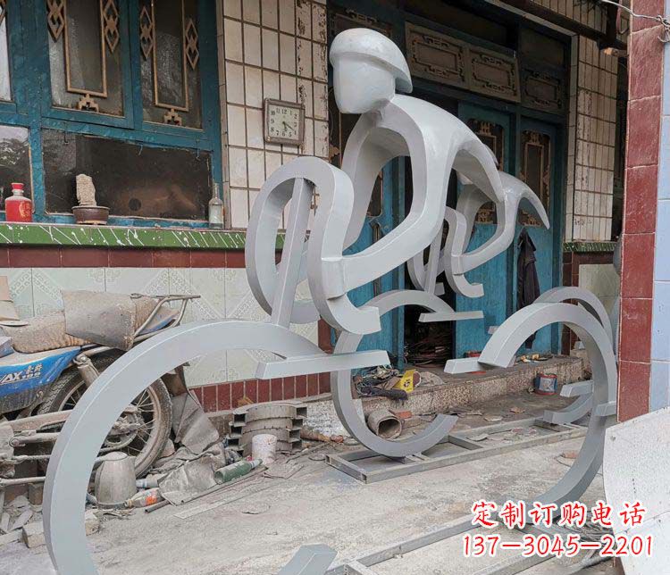 泸州户外不锈钢骑自行车人物雕塑