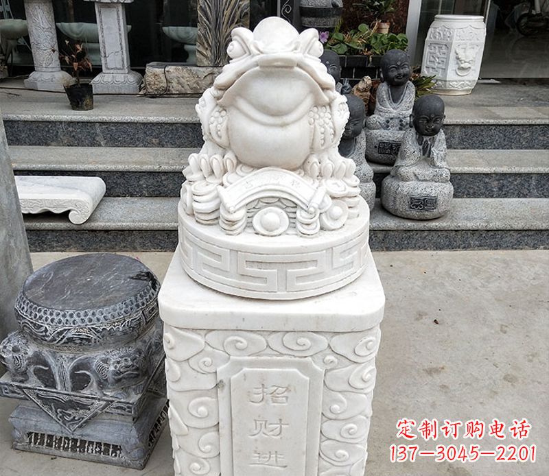 泸州金蟾立柱石动物雕塑