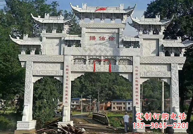 泸州金昌石雕牌坊:精致雕塑点缀家园