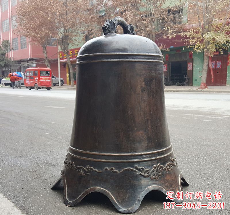 泸州铜钟雕塑:精致美观的景观艺术