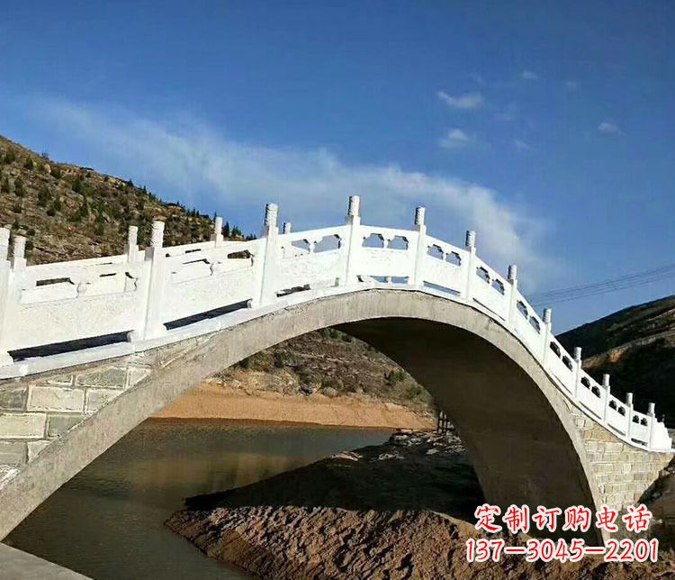 泸州卓越之作:汉白玉拱桥雕塑