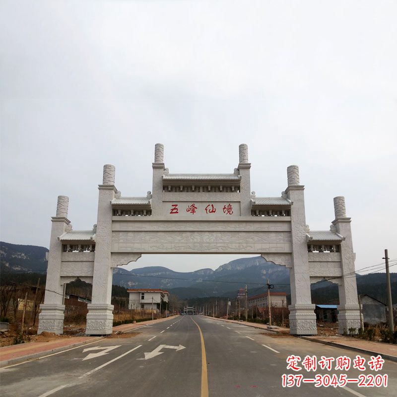 泸州领雕塑:景区路口三间四柱牌坊雕塑