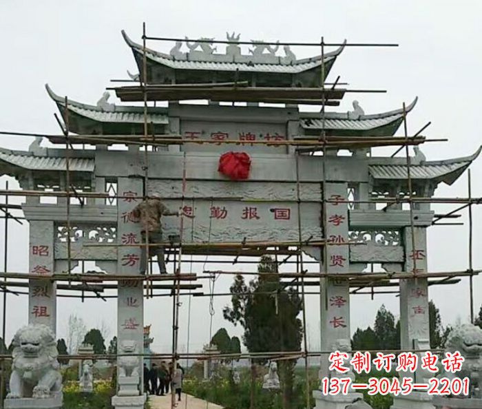 泸州传承古艺三门牌坊石雕