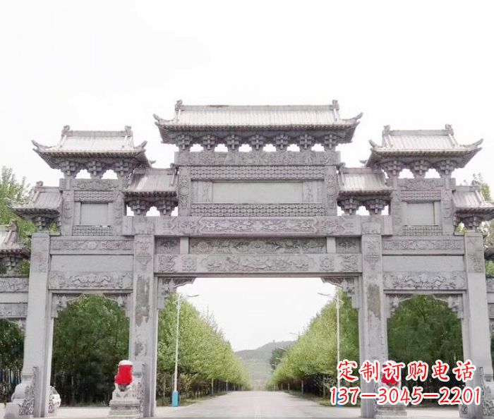 泸州三门石雕牌坊，独具特色的地标雕塑