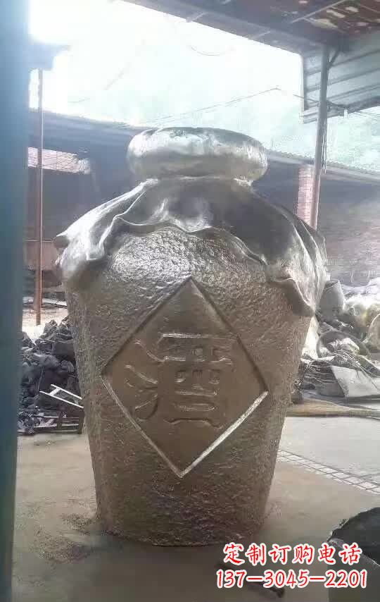 泸州传统文化气质的酒坛铜雕