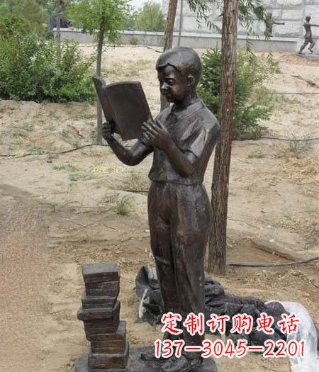 泸州中领雕塑尊贵细腻的男孩铜雕