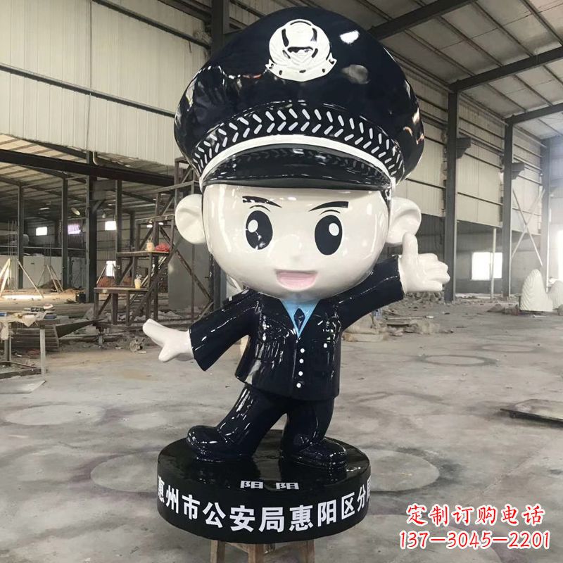 泸州可爱警察雕塑,萌趣满满!