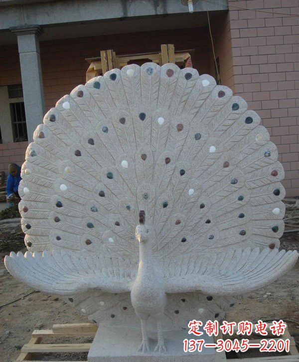 泸州精美雕塑,定制孔雀开屏石雕