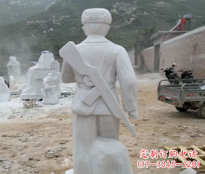 泸州来自中领雕塑的经典定制雷锋雕塑