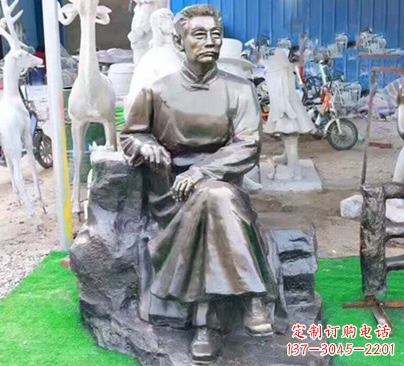 泸州鲁迅铜雕塑,铸就永恒传奇
