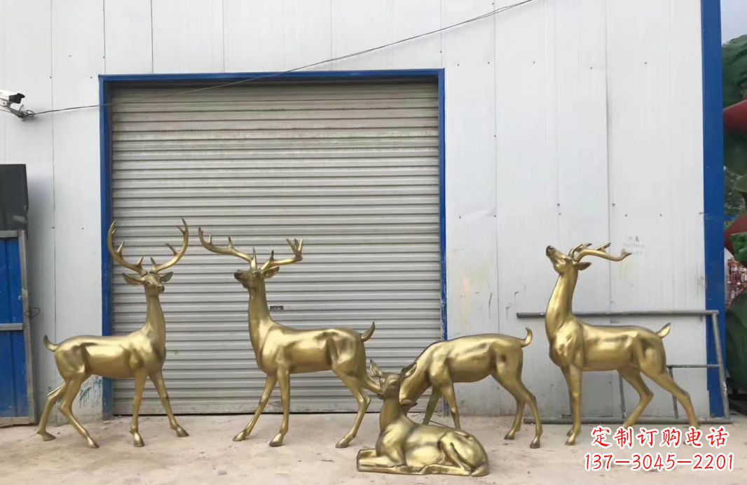 泸州产自中领雕塑的手工鹿群铜雕塑,是一款以鹿…