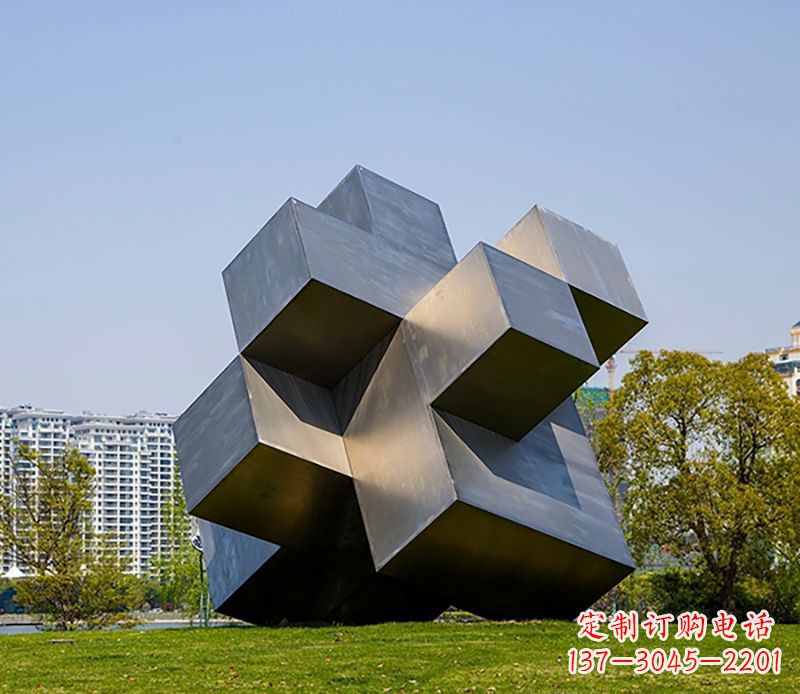 泸州童年回忆,用魔方不锈钢雕塑激发梦想