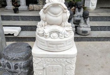 泸州金蟾立柱石动物雕塑