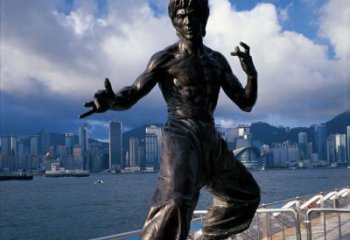泸州标题:李小龙铜雕，让传奇永存