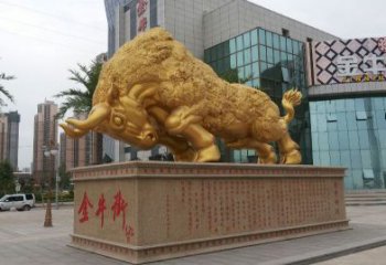 泸州鎏金开荒牛铜雕像，城市街道景观动物雕塑