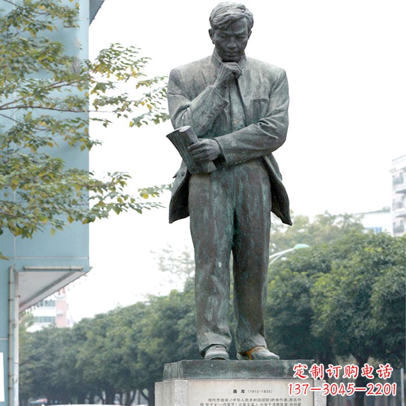 泸州很多历史上著名的人物都有精美的雕塑来表彰…