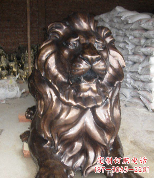 泸州趴着的西洋狮子铜雕 (2)