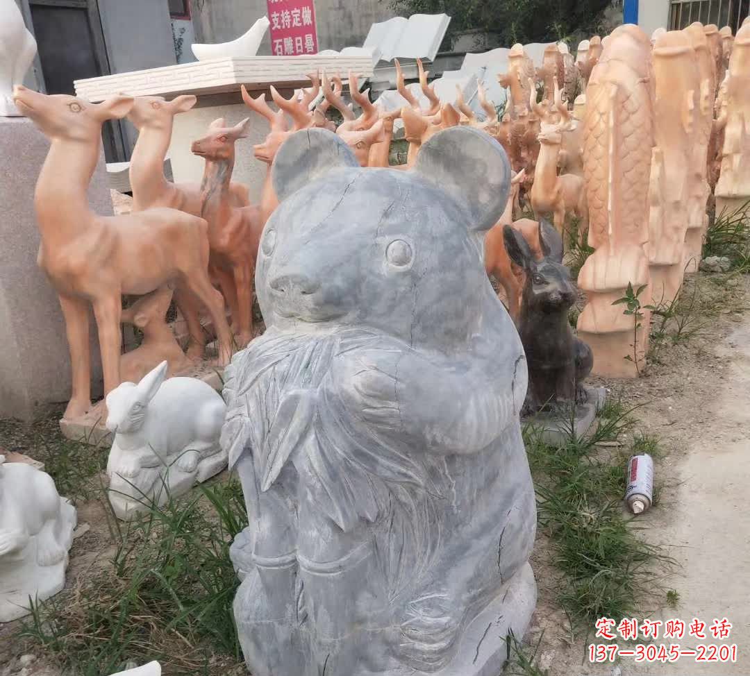 泸州青石熊猫雕塑,传承古典文化