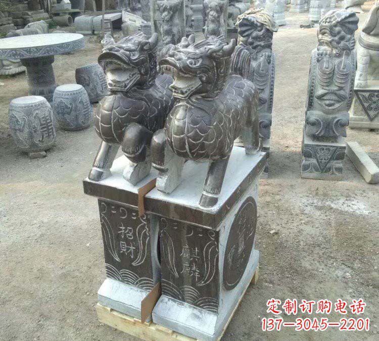 泸州精美的青石门口麒麟雕塑