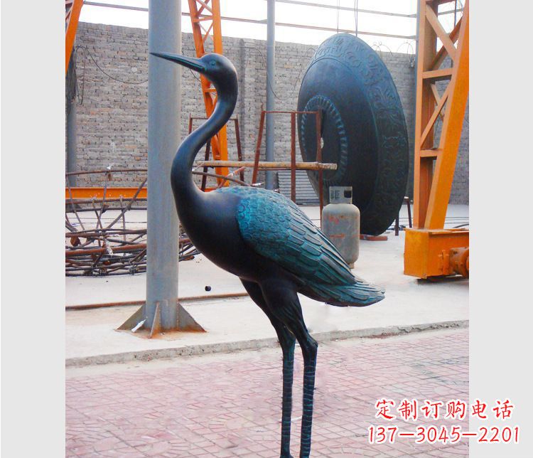 泸州青铜仙鹤雕塑:展现古典和谐之美