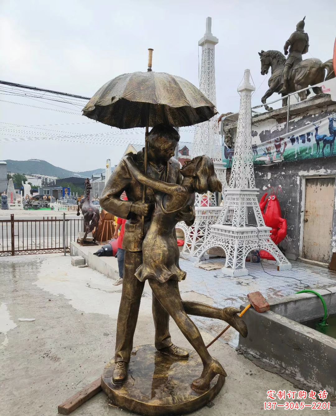 泸州情侣人物仿铜雕塑
