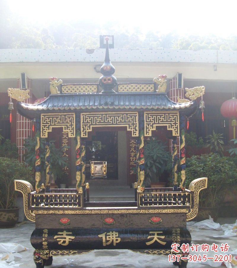 泸州寺庙铸铜四足方形带顶香炉