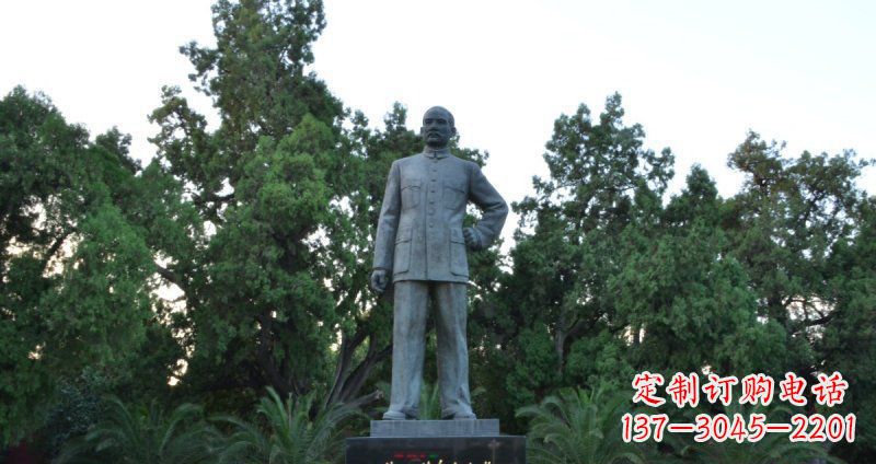 泸州孙近代名人铜雕_1