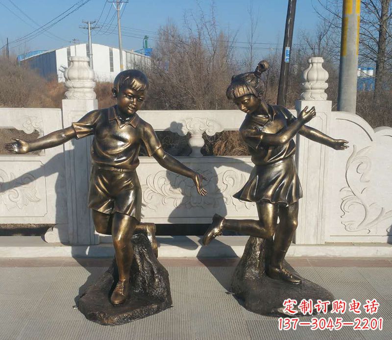 泸州踢毽子的儿童铜雕