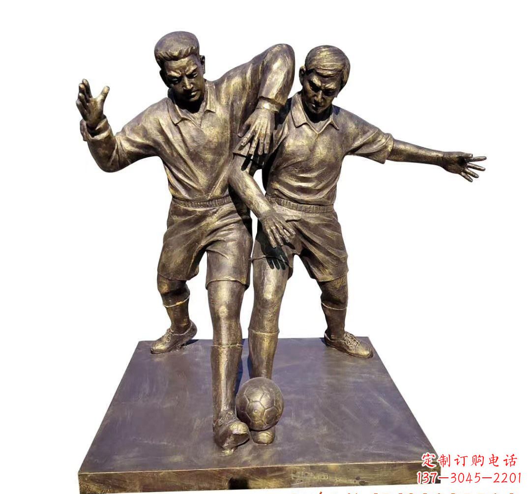 泸州踢足球人物铜雕