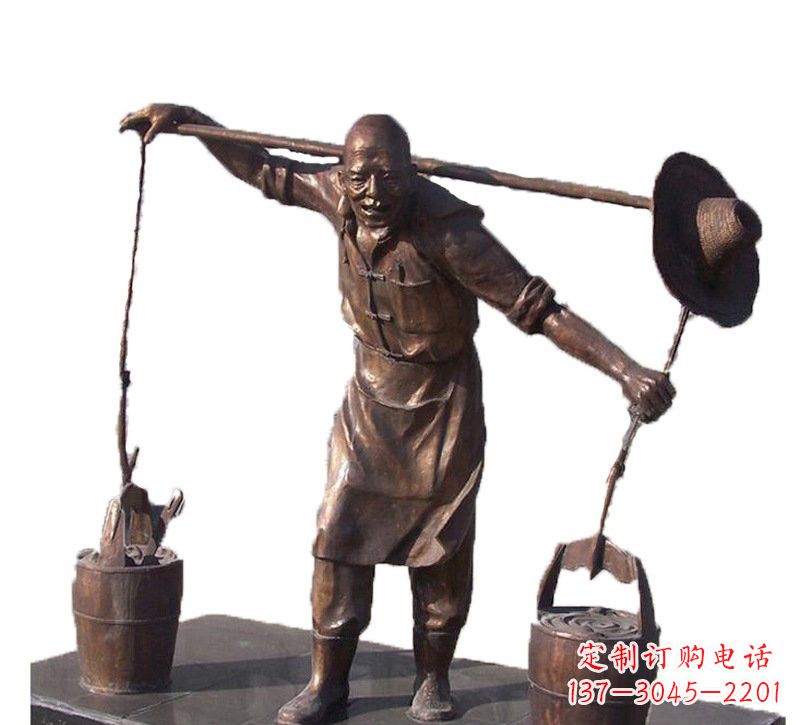 泸州挑扁担的老人铜雕