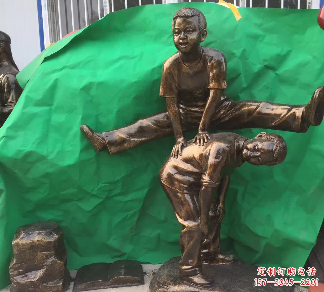 泸州跳马儿童铜雕