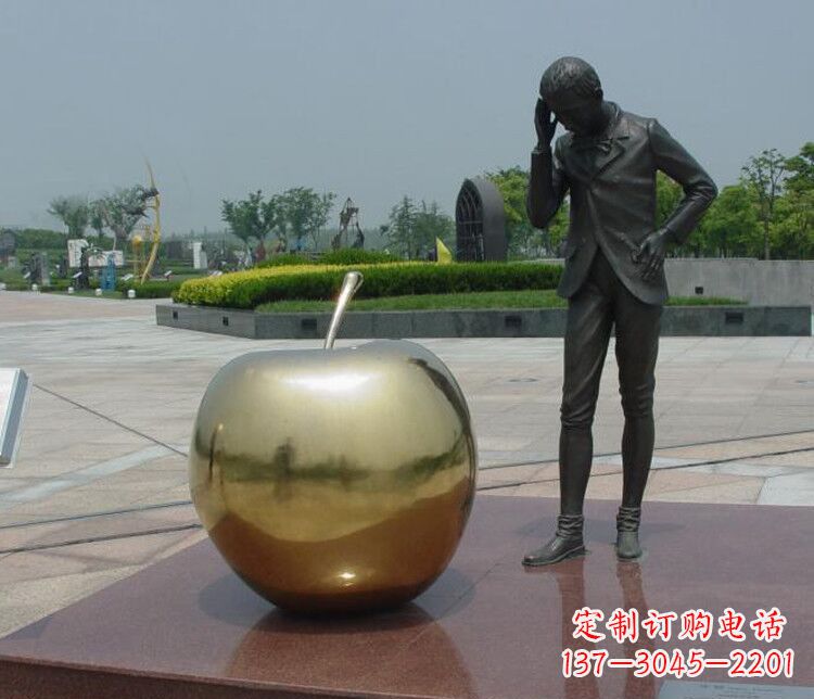 泸州铜雕西方人物和苹果