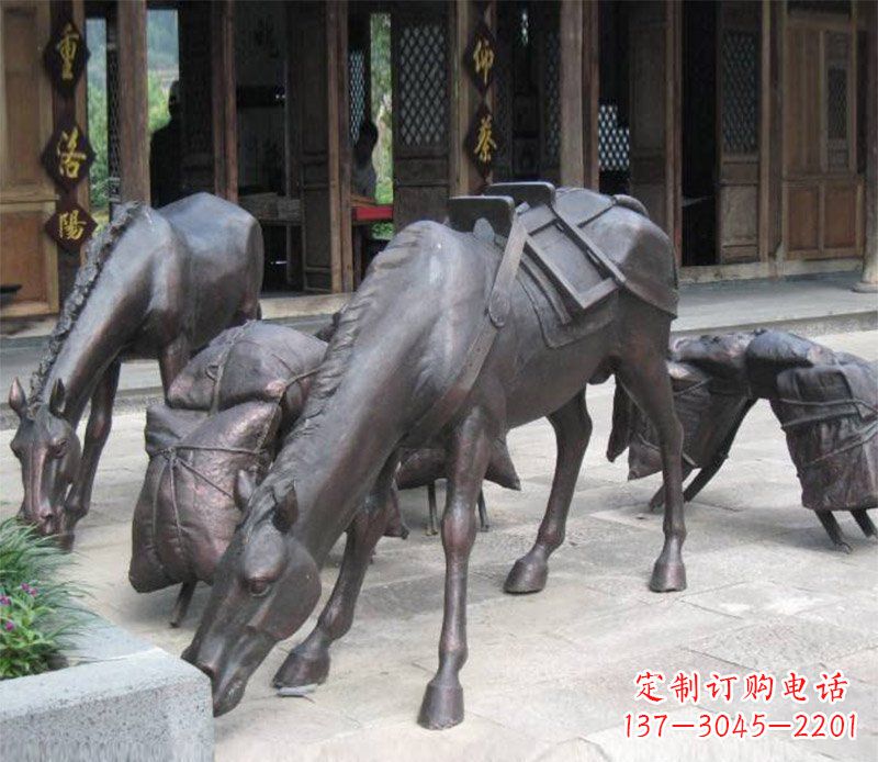 泸州拖行李的马动物铜雕