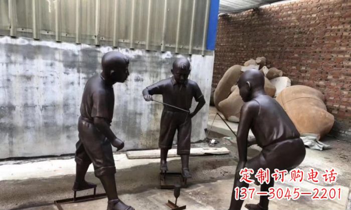 泸州玩陀螺人物铜雕 (2)