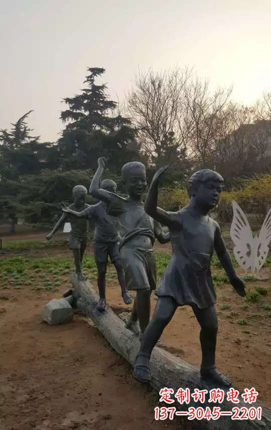 泸州玩走独木桥儿童铜雕
