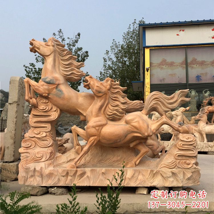 泸州晚霞红奔马群雕