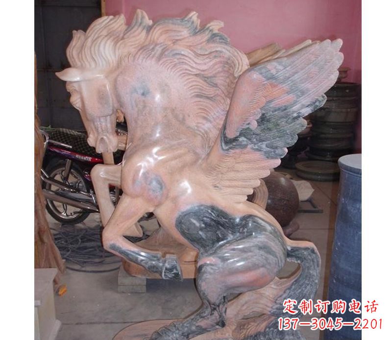 泸州晚霞红奔马石雕