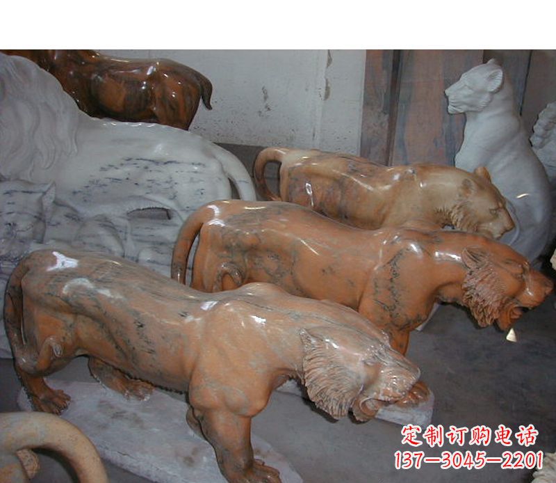 泸州晚霞红动物老虎石雕