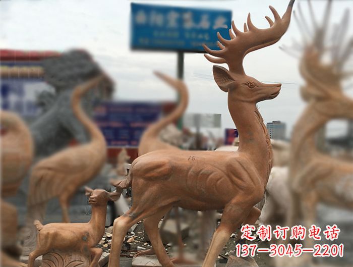 泸州晚霞红动物驯鹿公园石雕