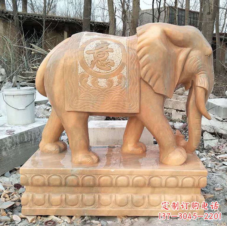 泸州晚霞红石材大象雕塑