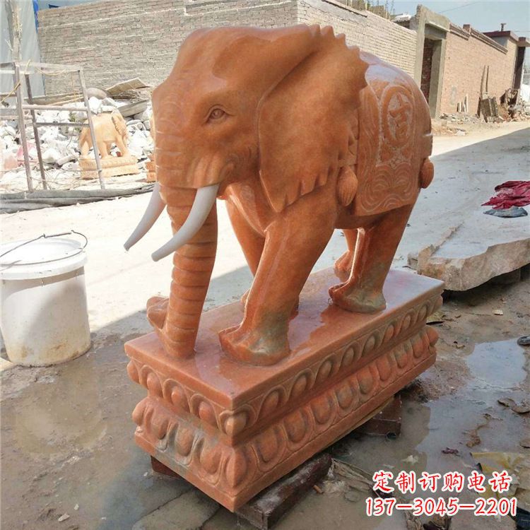 泸州晚霞红石雕大象