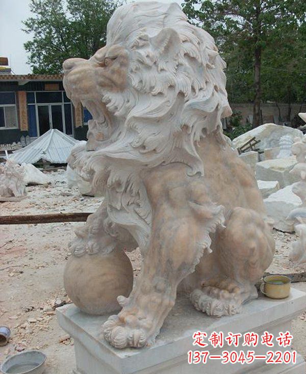 泸州晚霞红寺庙门口西洋狮子石雕