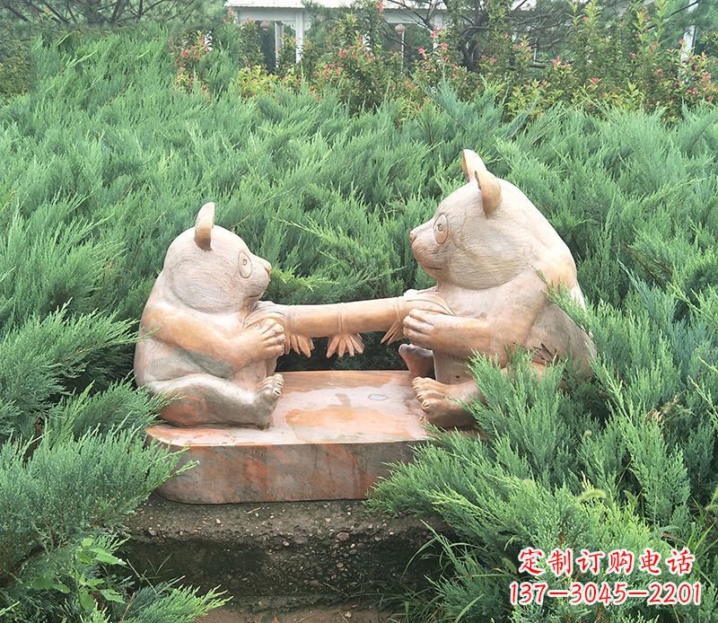 泸州晚霞红熊猫母子石雕