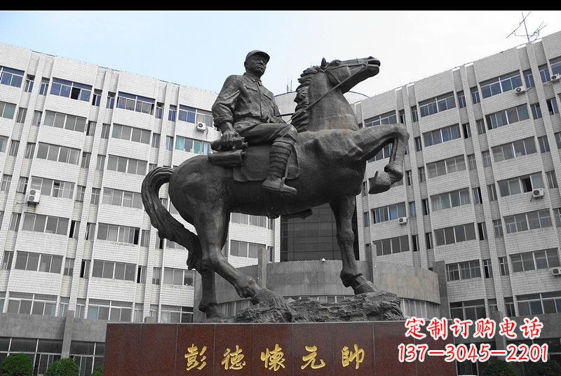 泸州伟人彭德怀元帅铜雕
