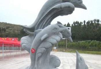 泸州青石海豚雕塑由中领雕塑制作，是一款以海豚…