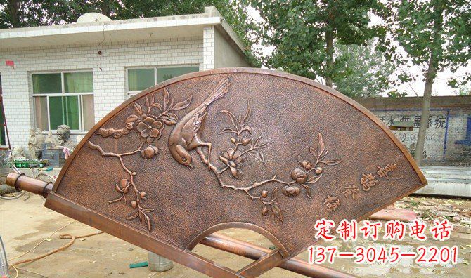 泸州喜鹊登梅扇子景观铜浮雕
