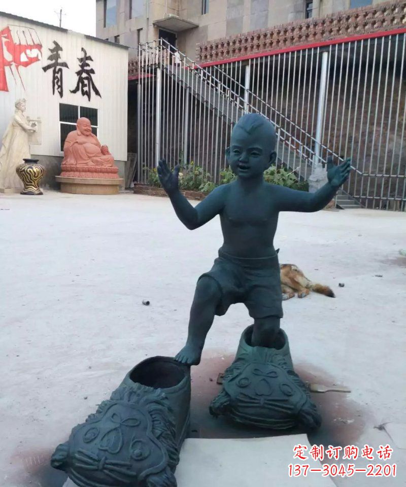 泸州小孩穿大鞋青铜人物雕塑