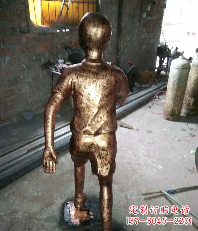 泸州小孩跑步公园人物铜雕 (2)