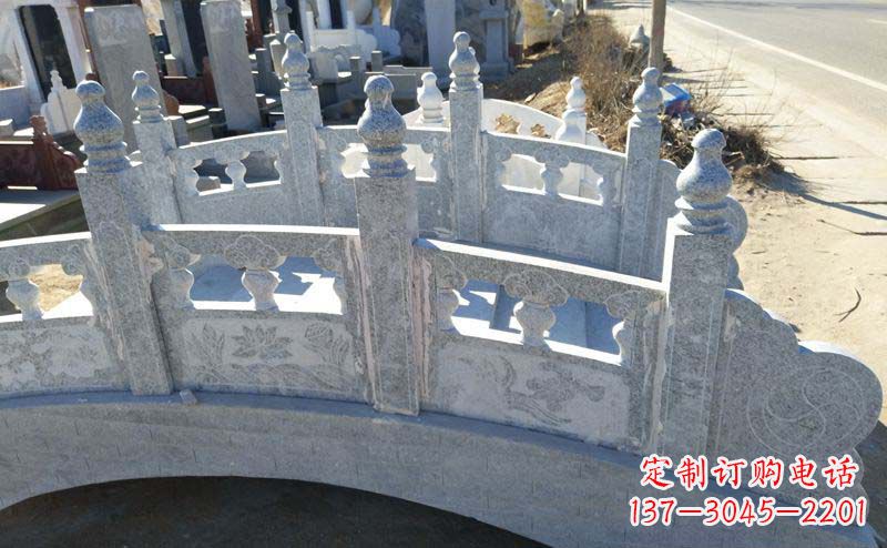 泸州小区公园大理石拱桥