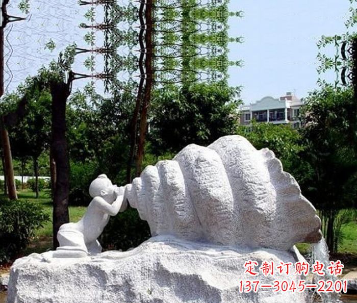 泸州小区景观小孩吹螺号石雕